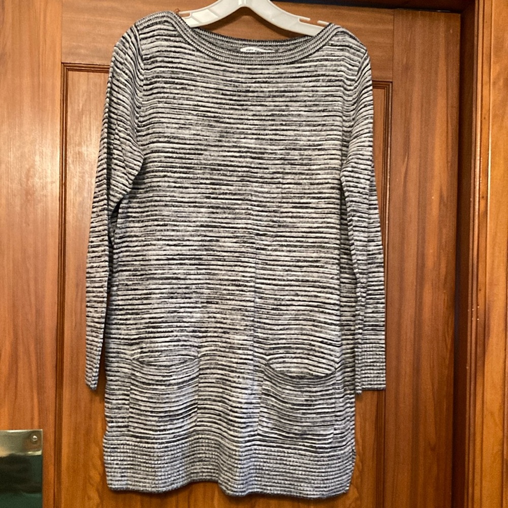 Eight eight eight; Women’s size M; Long sleeve tunic sweater;